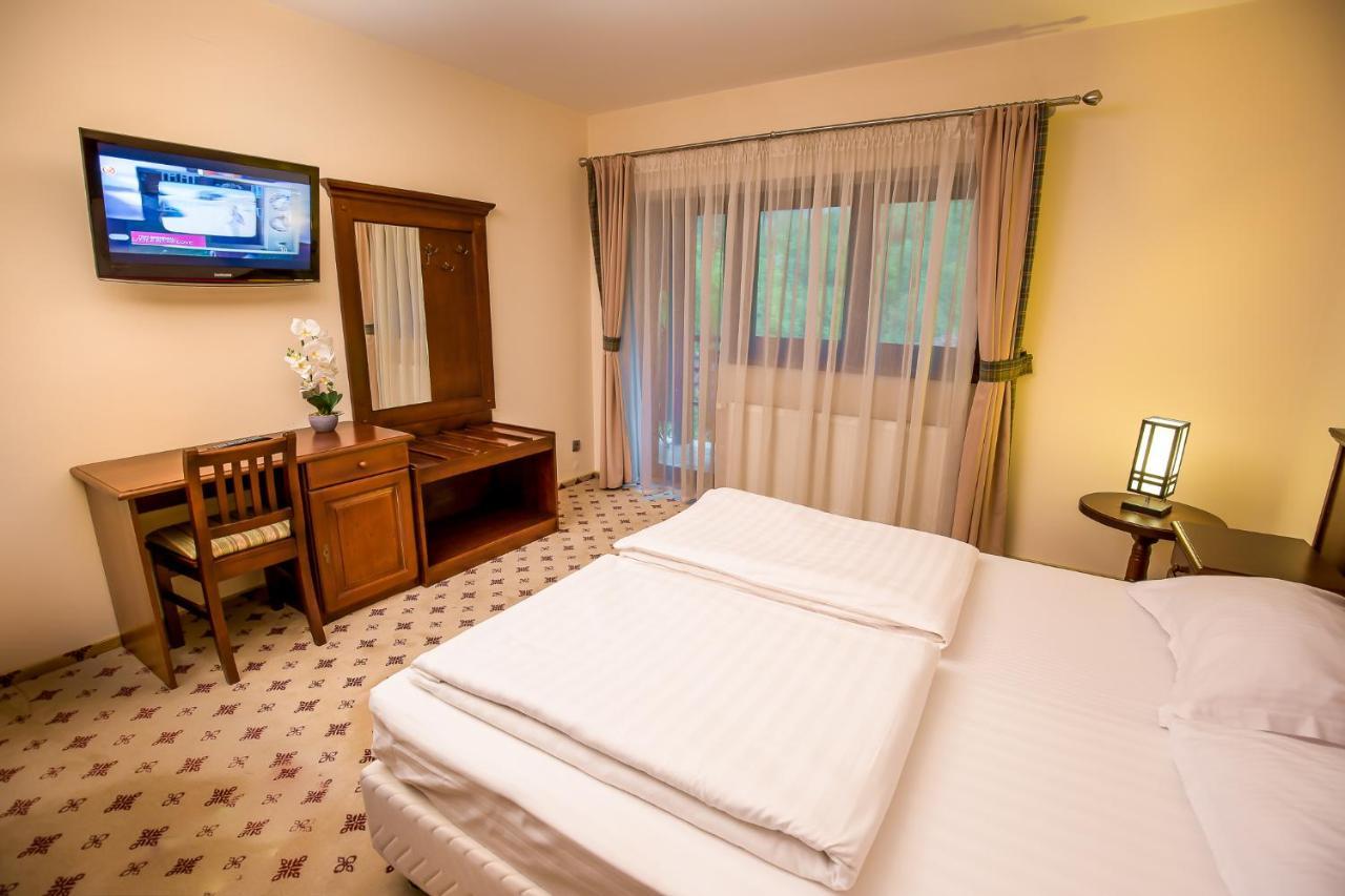 River Retreat Hotel Lotrioara Luaran gambar