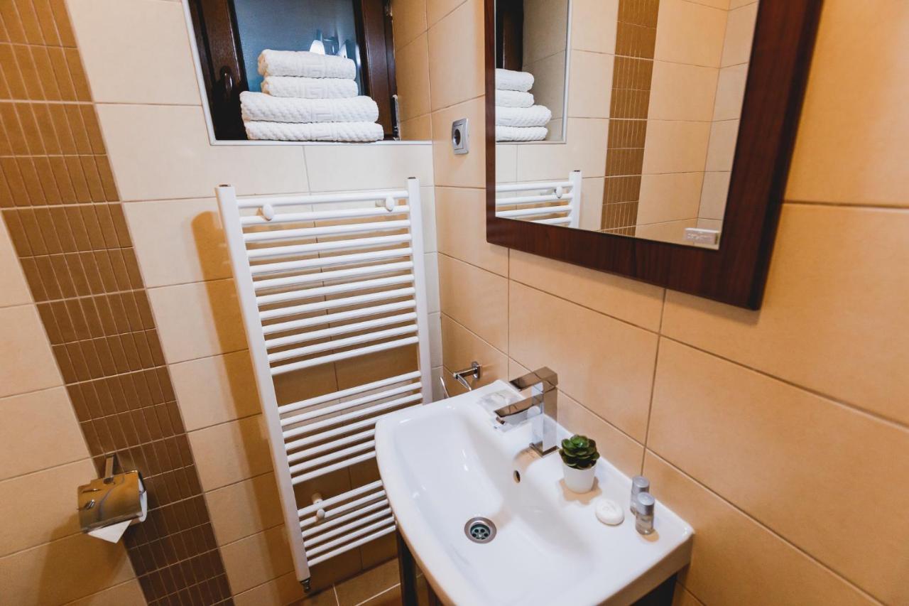 River Retreat Hotel Lotrioara Luaran gambar