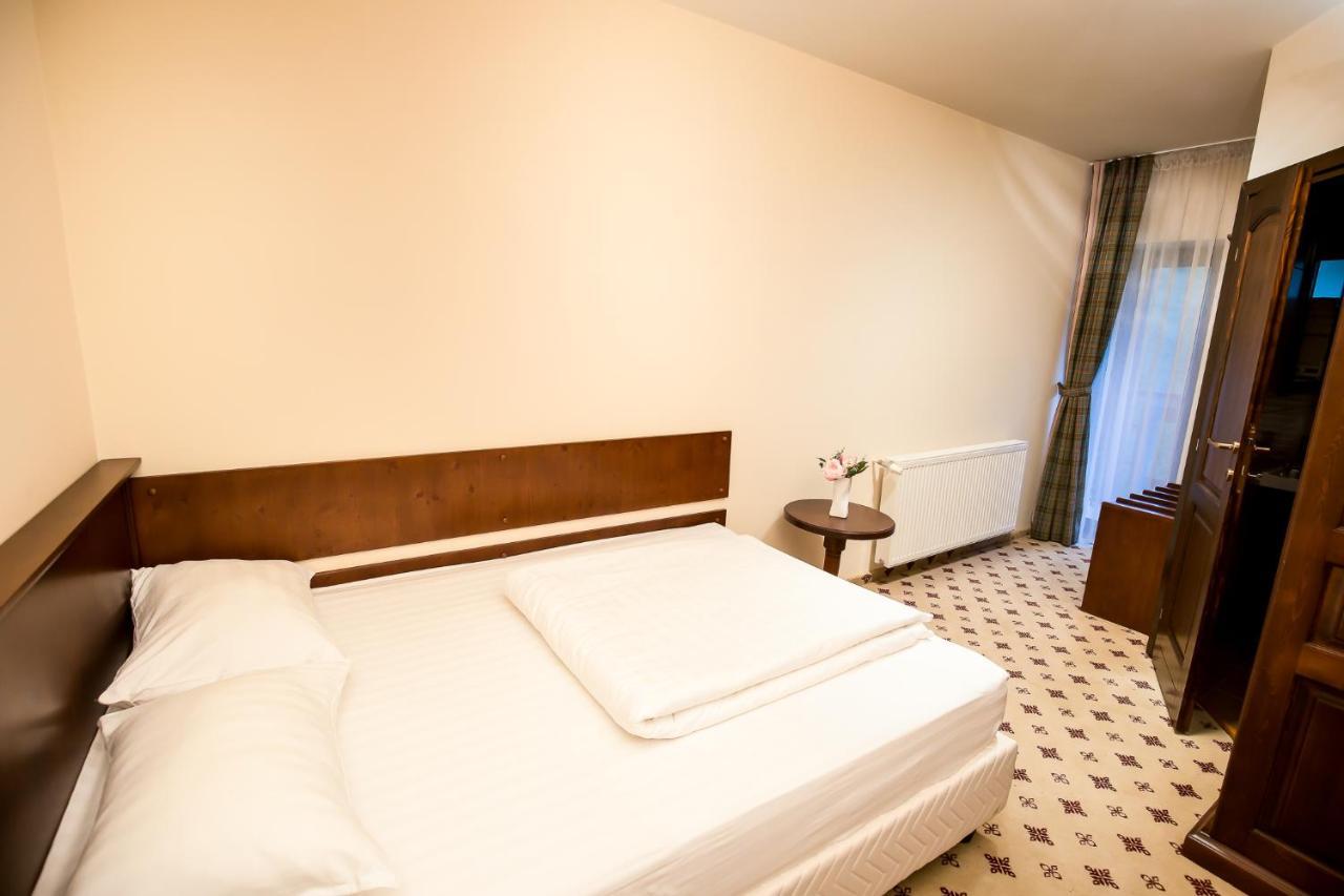 River Retreat Hotel Lotrioara Luaran gambar