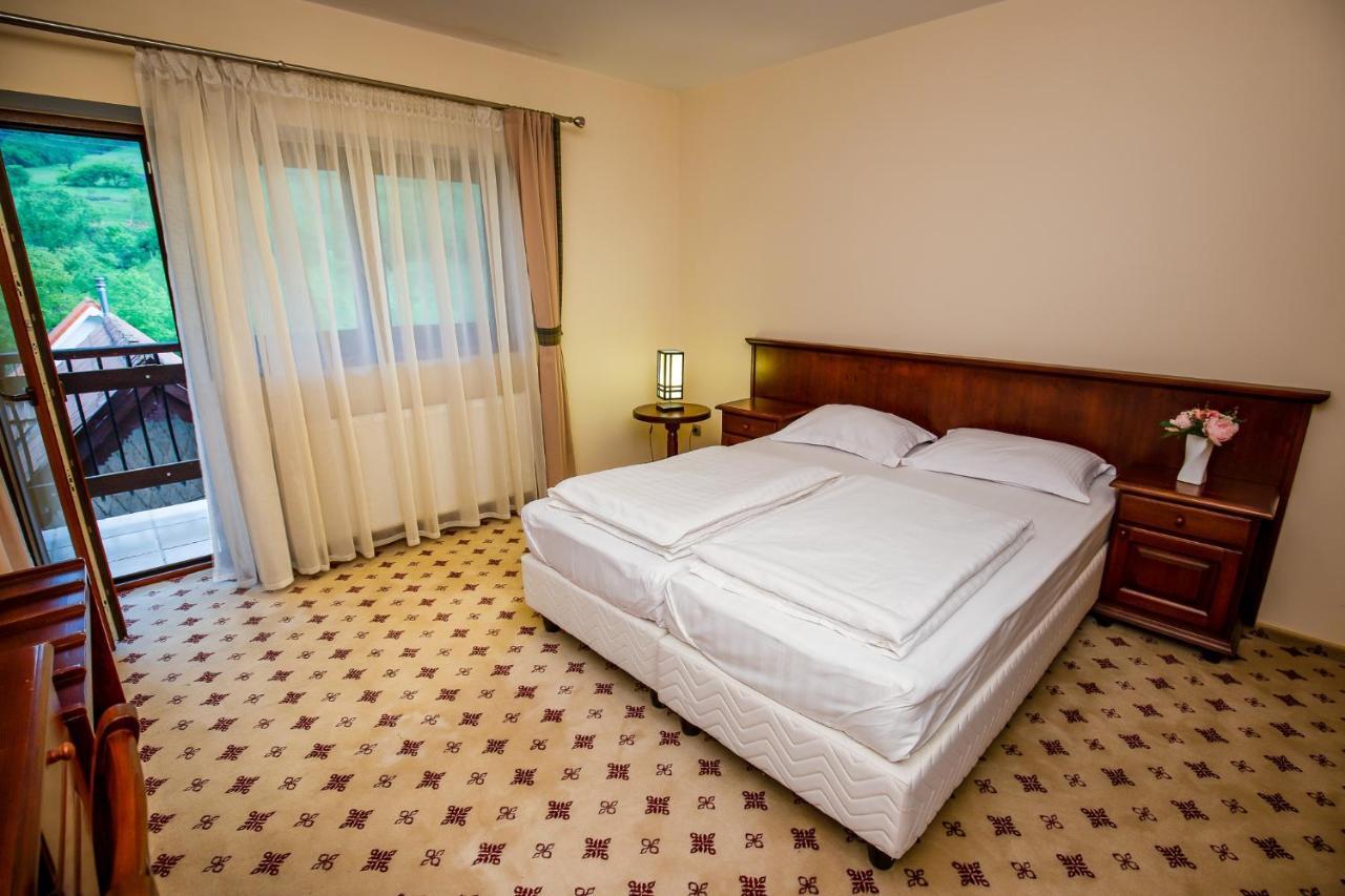River Retreat Hotel Lotrioara Luaran gambar