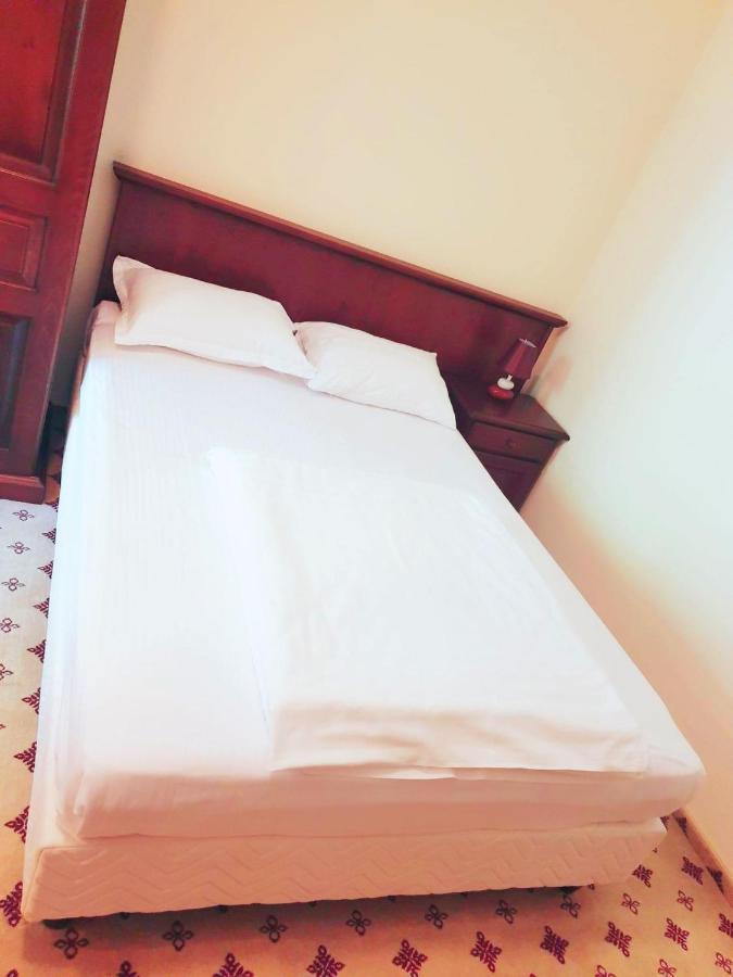 River Retreat Hotel Lotrioara Luaran gambar