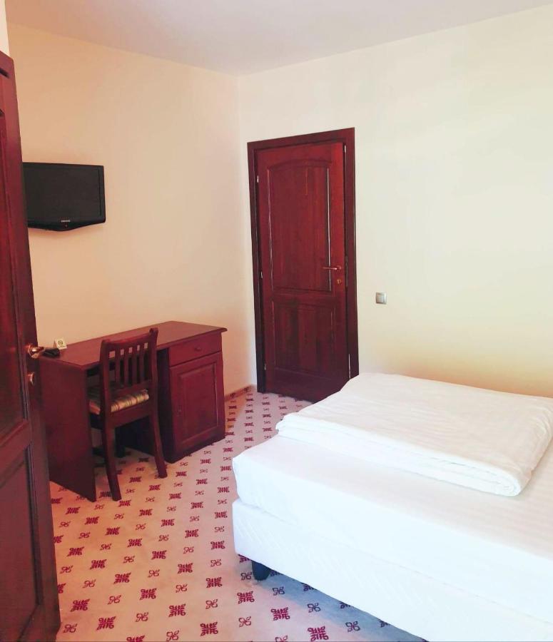 River Retreat Hotel Lotrioara Luaran gambar