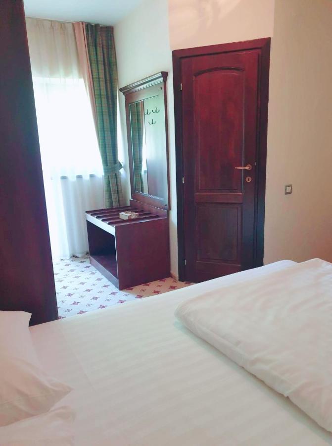 River Retreat Hotel Lotrioara Luaran gambar