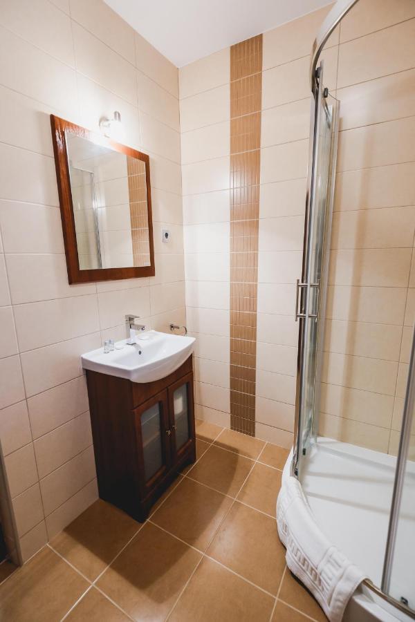 River Retreat Hotel Lotrioara Luaran gambar